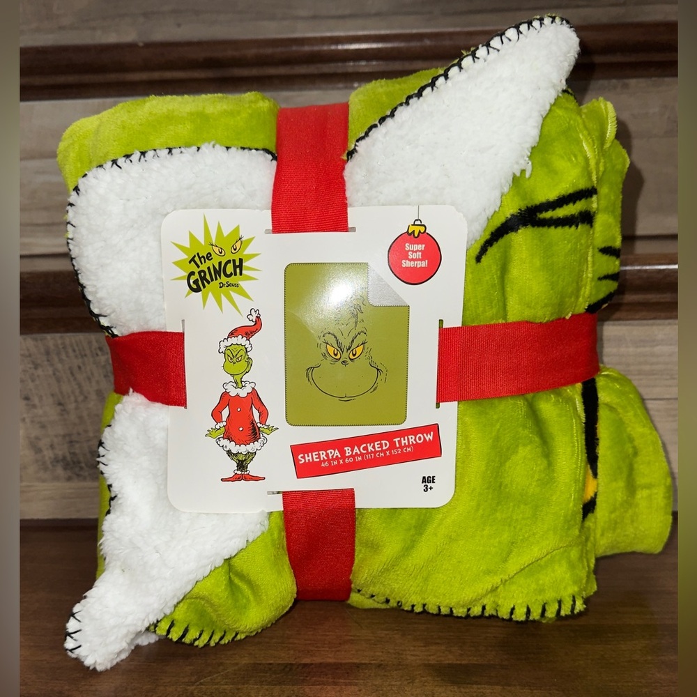 Super Cute ๐ฅฐ Dr. Seuss The Grinch Sherpa Backed Throw Blanket, Cozy Home Decor